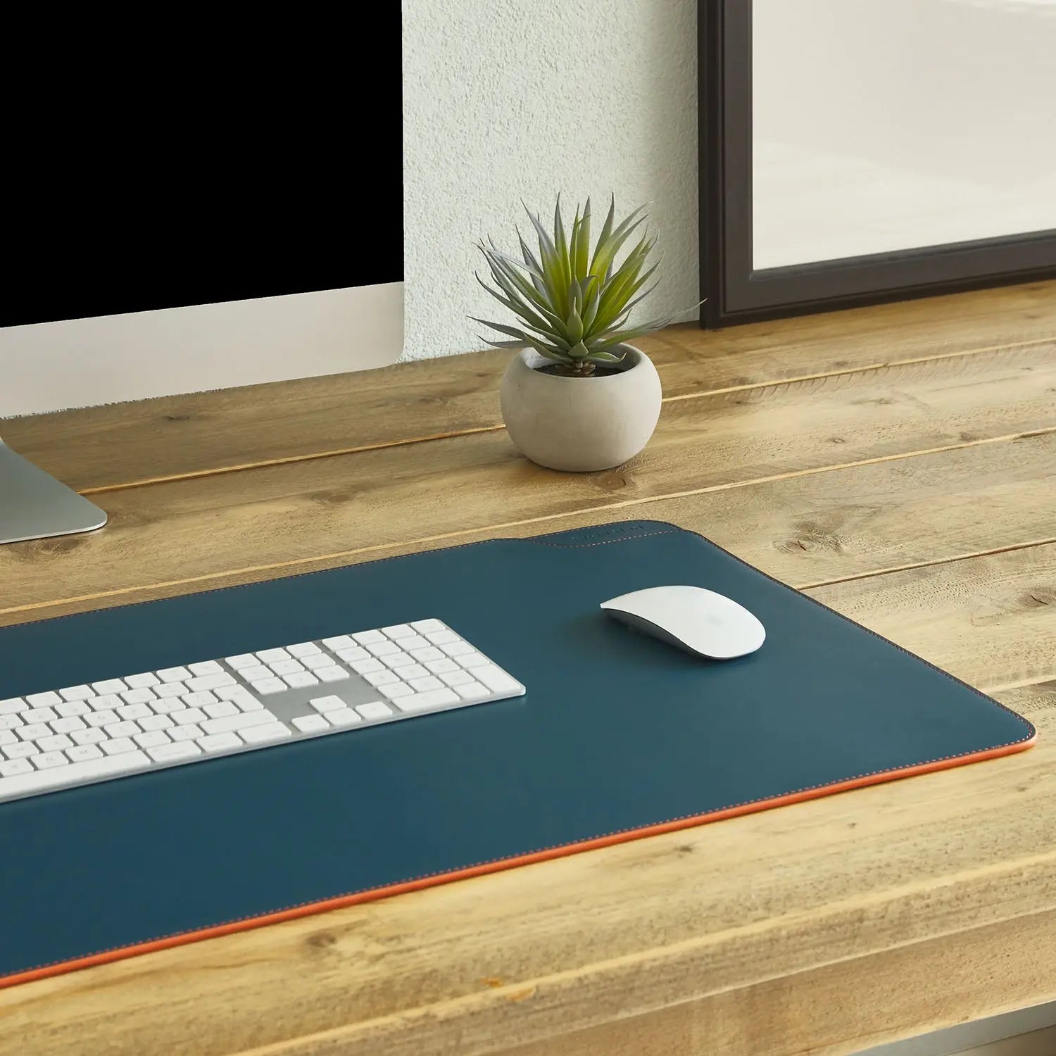 Petrol Desk Mat Evan Red